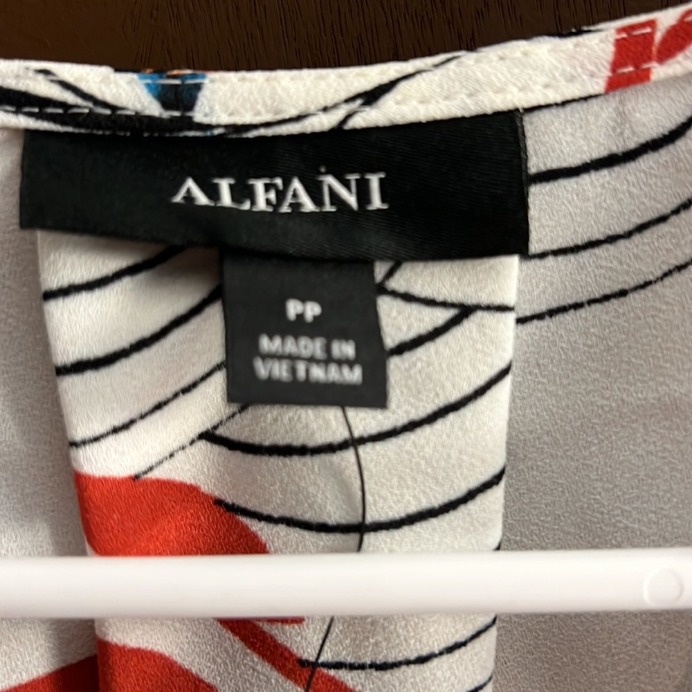 Womens blouse - Picture 4 of 6